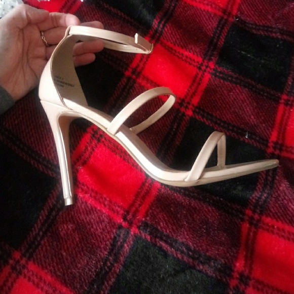 NWT patent faux leather strappy heels - Picture 5 of 8